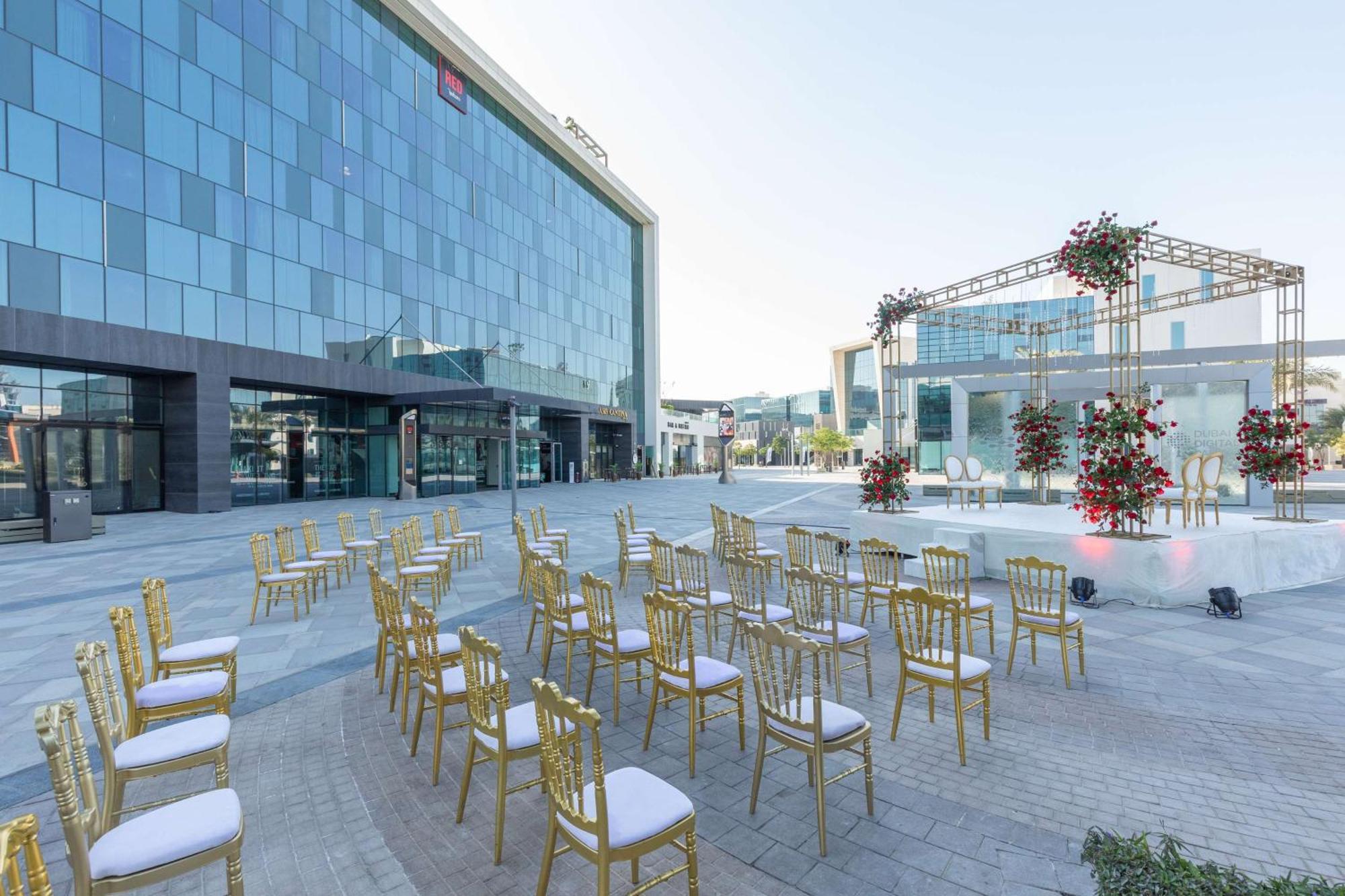Radisson Red Dubai Silicon Oasis Hotel Exterior photo